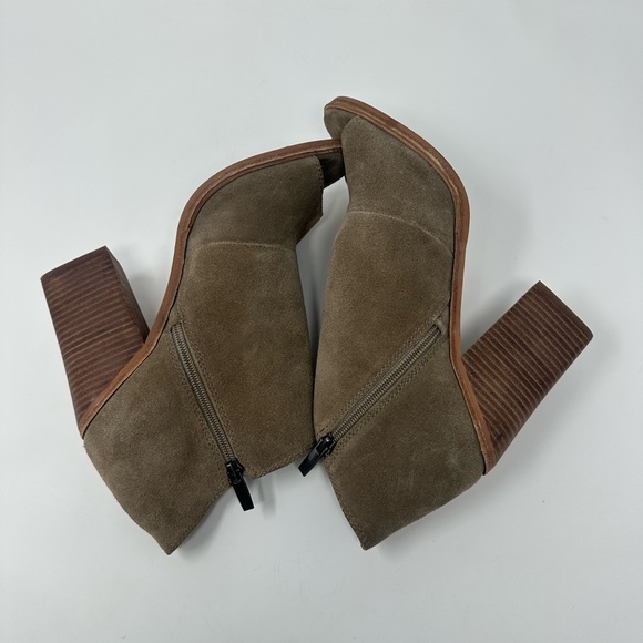Vince Camuto Womens Taupe Suede  Ankle Bootie size 9.5 - Picture 5 of 9